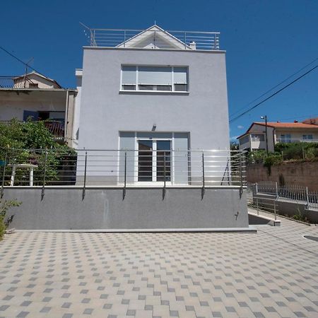 Sunny Attic Apartment With Balcony & Modern City Apartment With Outdoor Area, No Balcony Trogir Exterior foto