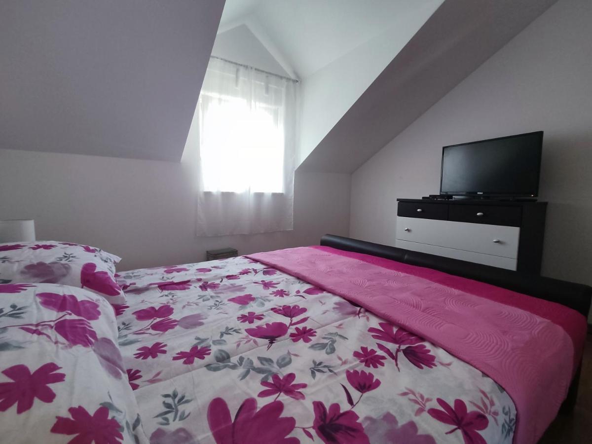 Sunny Attic Apartment With Balcony & Modern City Apartment With Outdoor Area, No Balcony Trogir Exterior foto
