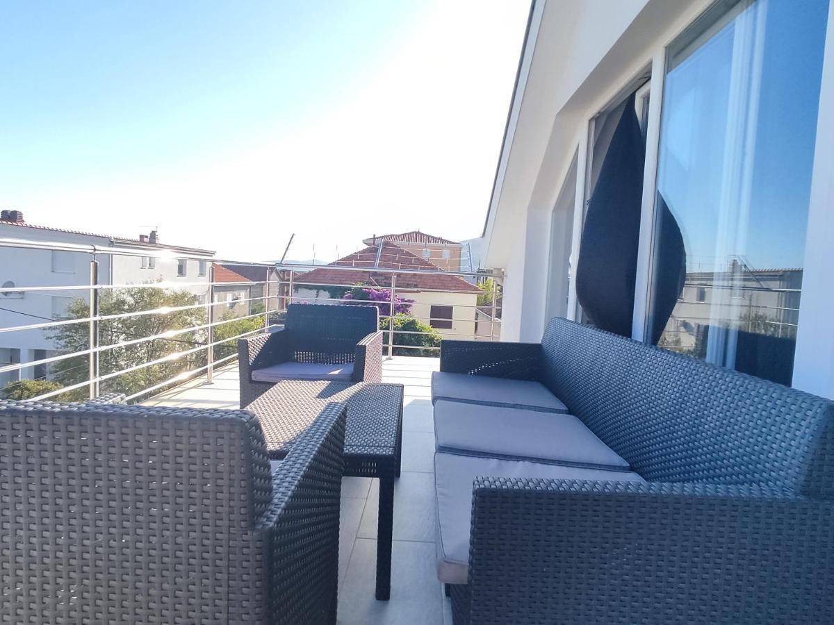 Sunny Attic Apartment With Balcony & Modern City Apartment With Outdoor Area, No Balcony Trogir Exterior foto