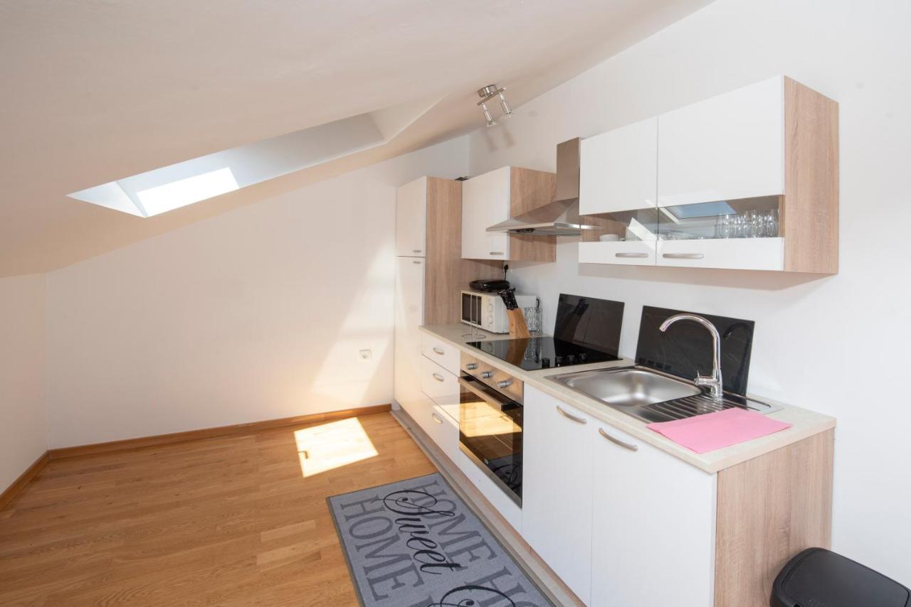 Sunny Attic Apartment With Balcony & Modern City Apartment With Outdoor Area, No Balcony Trogir Exterior foto