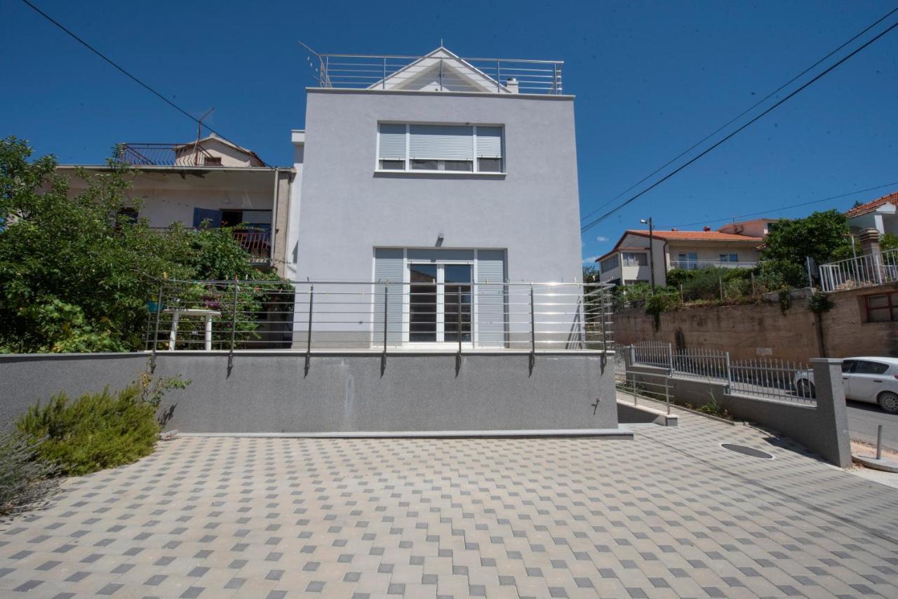 Sunny Attic Apartment With Balcony & Modern City Apartment With Outdoor Area, No Balcony Trogir Exterior foto