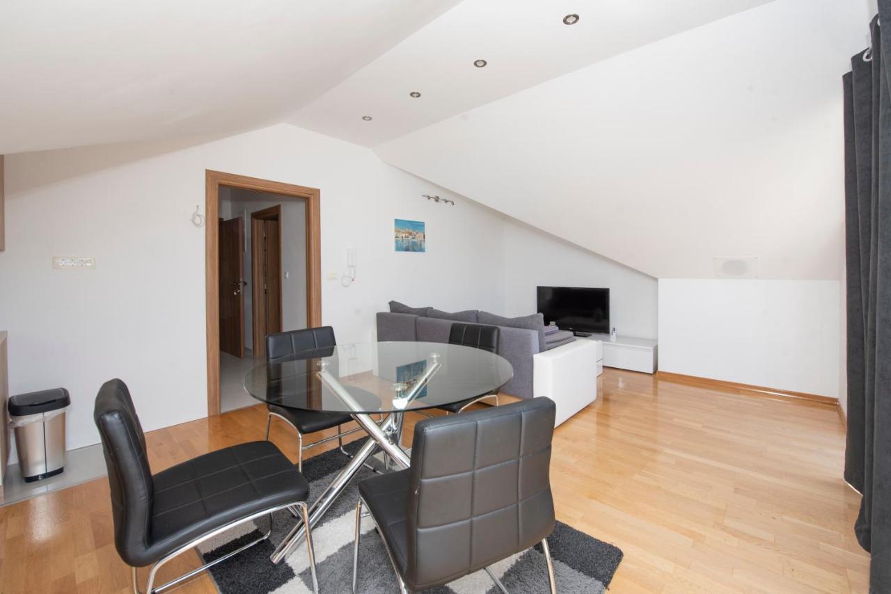 Sunny Attic Apartment With Balcony & Modern City Apartment With Outdoor Area, No Balcony Trogir Exterior foto