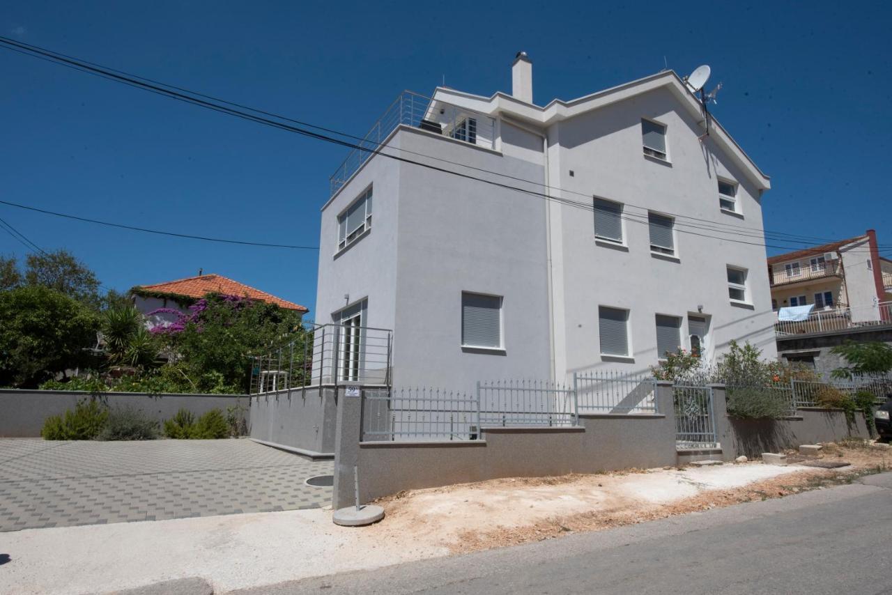 Sunny Attic Apartment With Balcony & Modern City Apartment With Outdoor Area, No Balcony Trogir Exterior foto