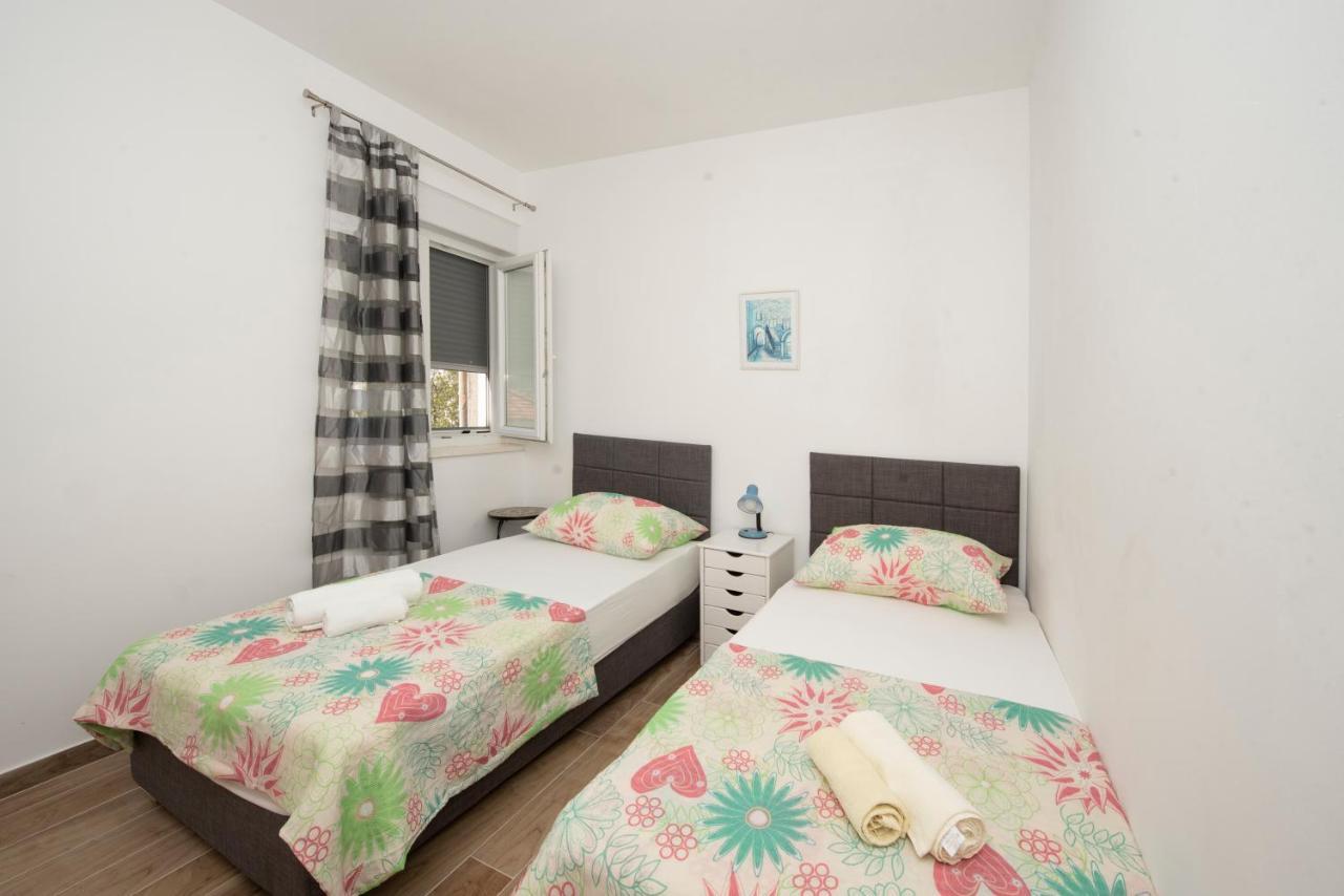 Sunny Attic Apartment With Balcony & Modern City Apartment With Outdoor Area, No Balcony Trogir Exterior foto