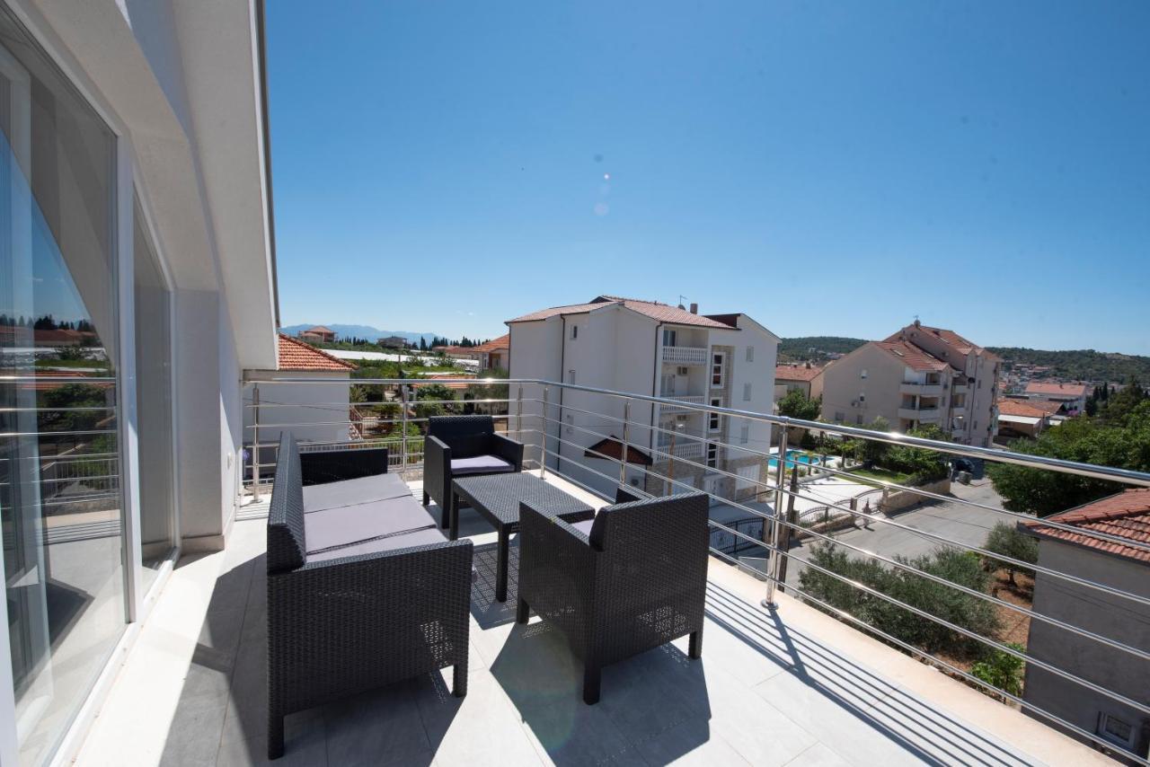 Sunny Attic Apartment With Balcony & Modern City Apartment With Outdoor Area, No Balcony Trogir Exterior foto