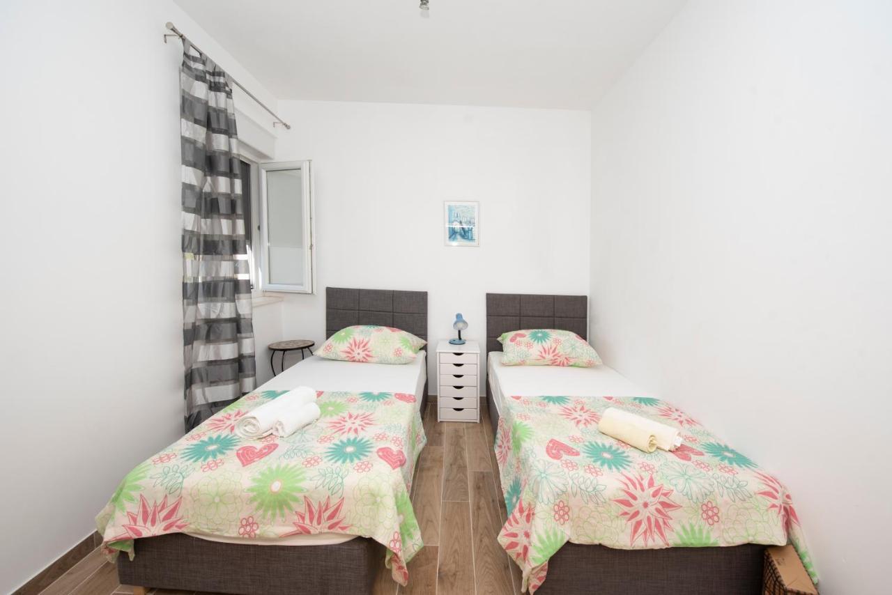 Sunny Attic Apartment With Balcony & Modern City Apartment With Outdoor Area, No Balcony Trogir Exterior foto