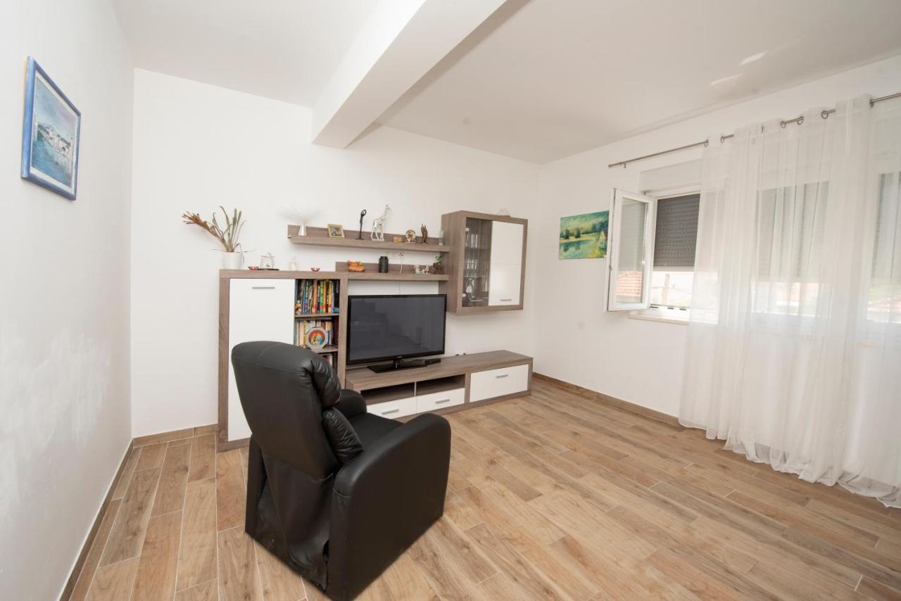 Sunny Attic Apartment With Balcony & Modern City Apartment With Outdoor Area, No Balcony Trogir Exterior foto